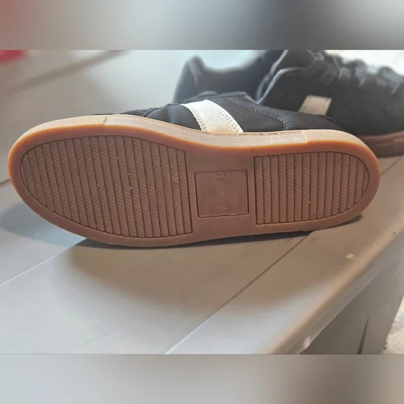 Black Cushionare Shoes - Picture 5 of 8